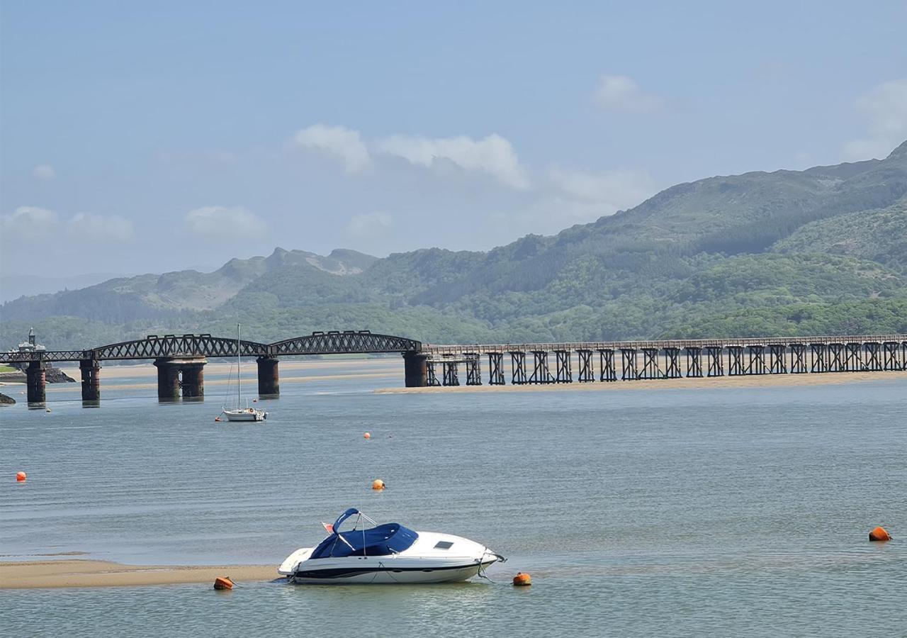 Luxury 4 Bedroom Seaside Apartment - Glan Y Werydd House Бармут Экстерьер фото
